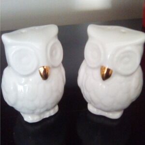 Ceramic White Owl W/Gold‎ Beaks Salt and Pepper Shakers